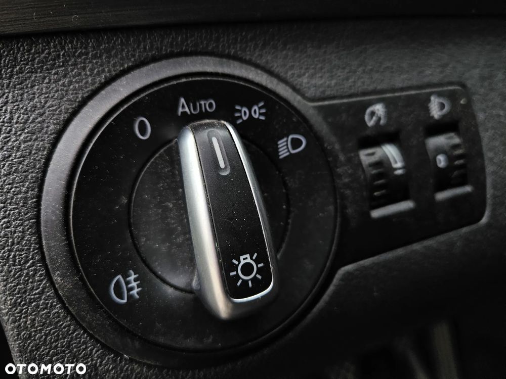 Volkswagen Touran 1.6 TDI DPF BlueMotion Technology Comfortline - 29