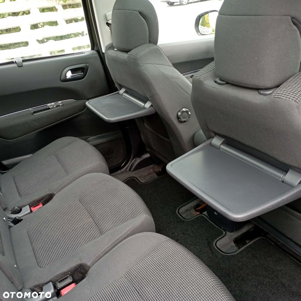 Peugeot 5008 1.6 THP Family 7os - 18