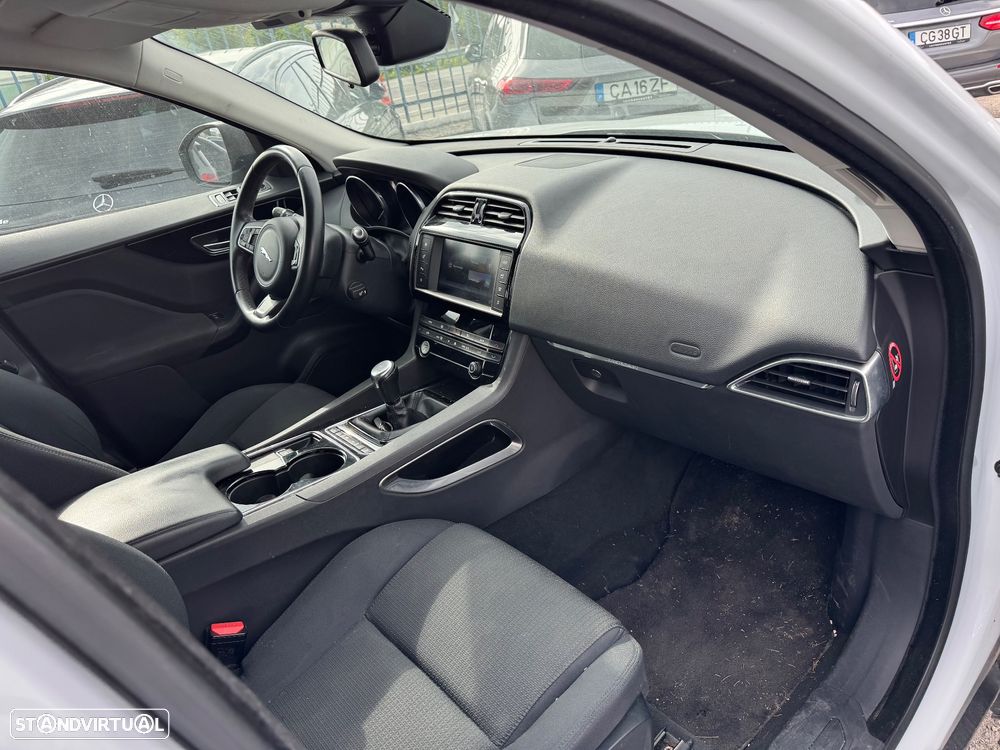 Jaguar F-Pace 2.0 i4D Pure - 29