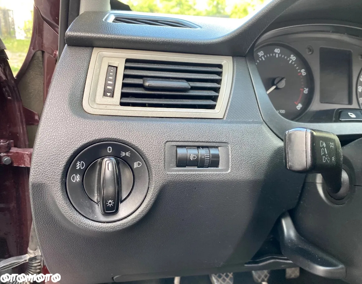 Skoda RAPID 1.2 TSI Ambition - 29