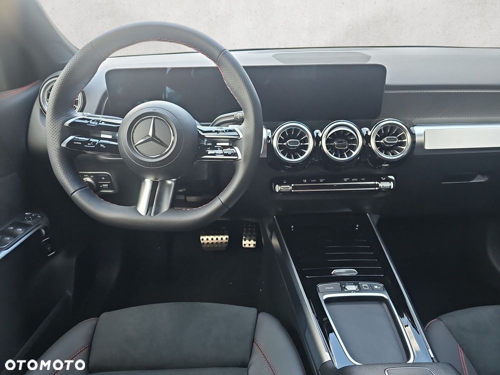 Mercedes-Benz GLB - 13