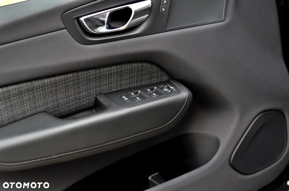Volvo XC 60 B4 B Geartronic Momentum Pro - 17