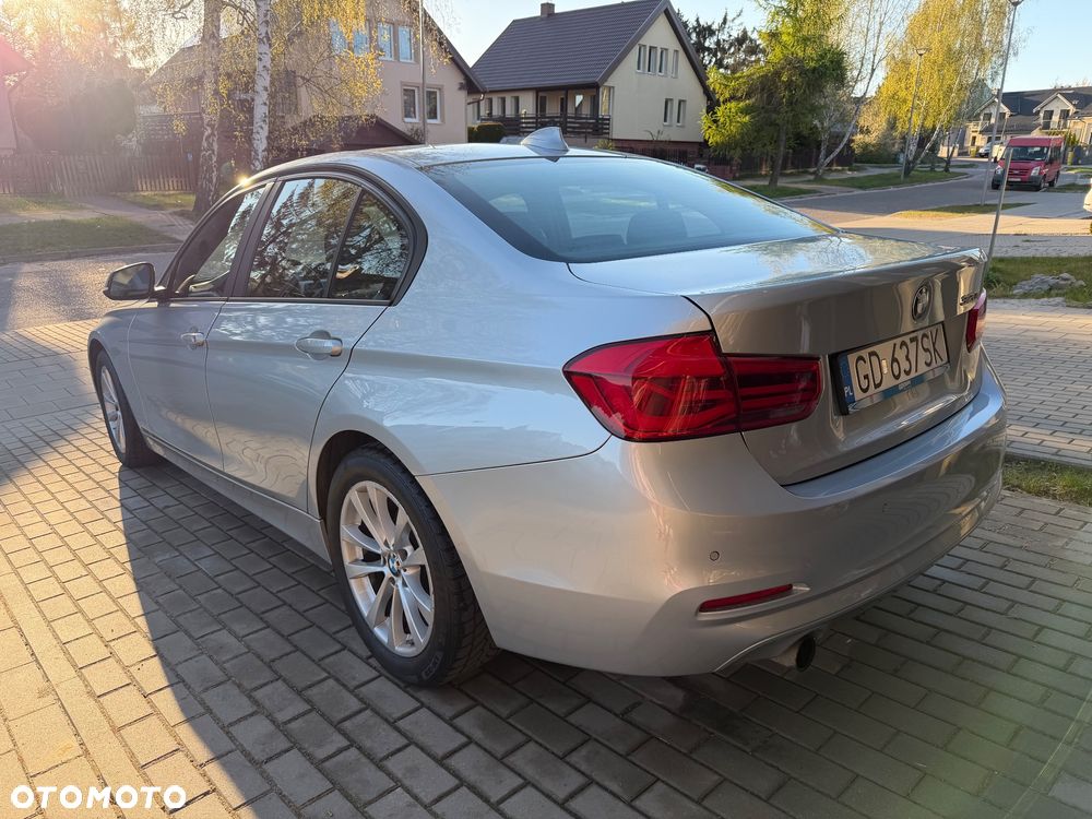 BMW Seria 3 320i - 9