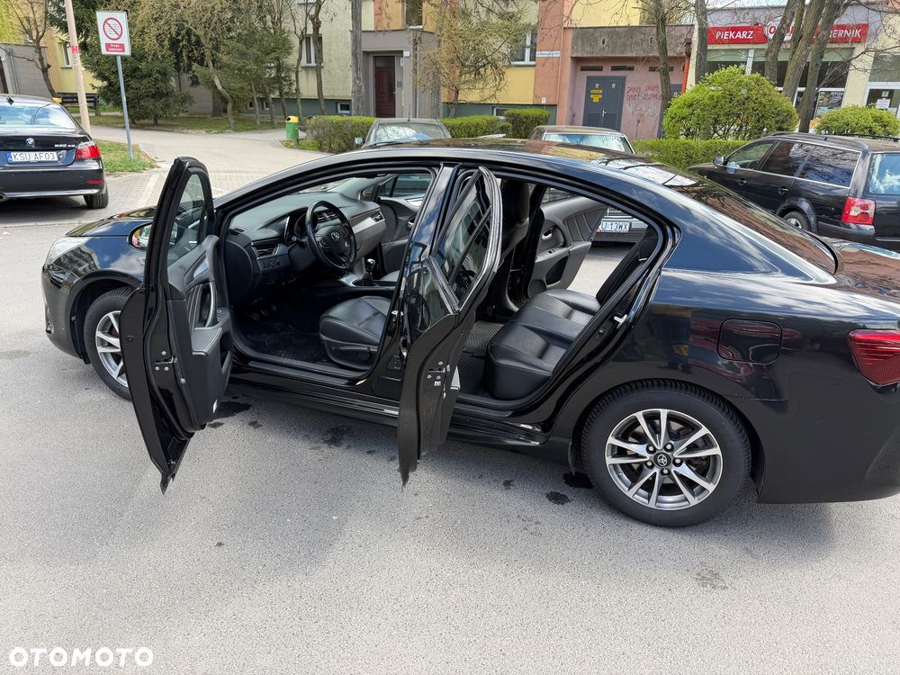 Toyota Avensis 1.8 Style - 12