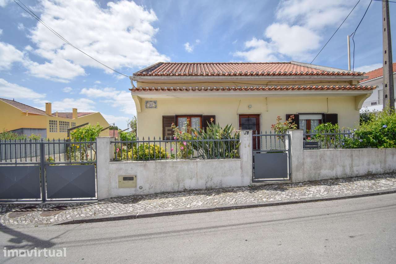 Moradia Isolada T3 com Sótão e Garagem – Quinta das Dálias, Famões - Grande imagem: 2/33
