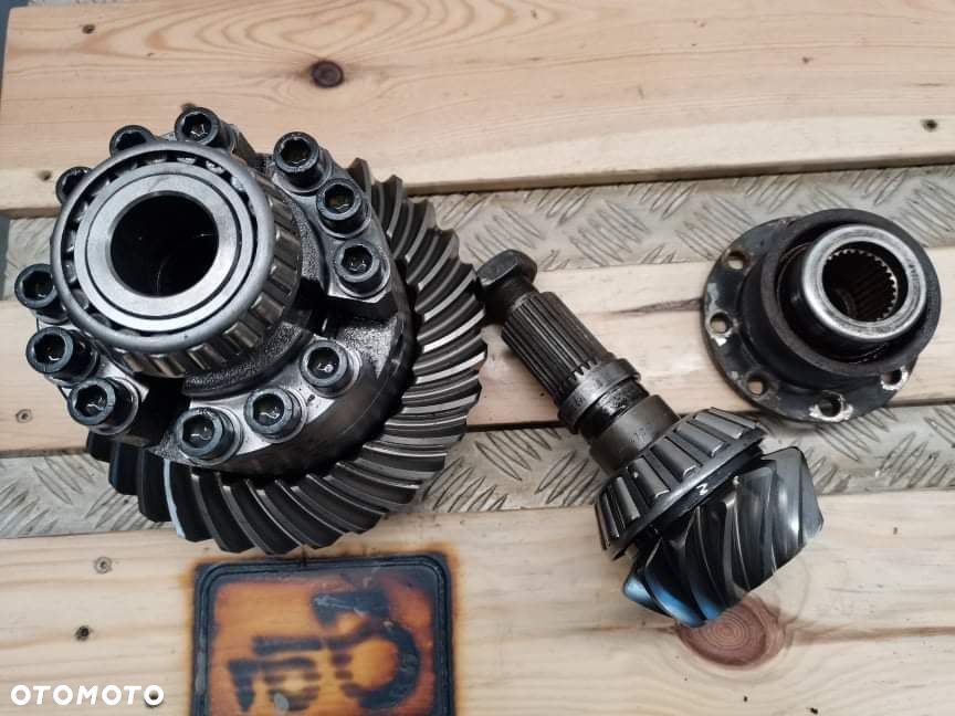 Środek osi Volvo EW 160B {APL-B745 P4 przód 11X30} - 1
