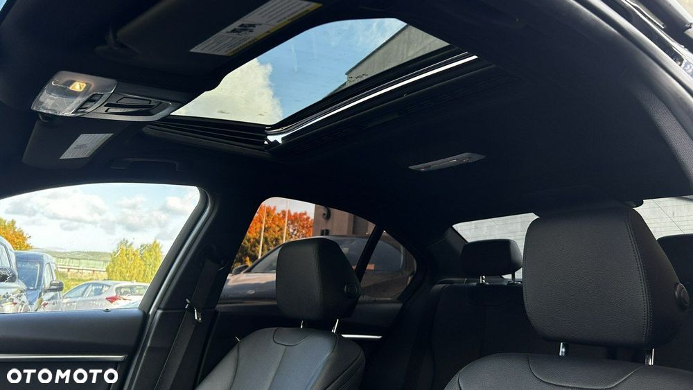 BMW Seria 3 330i xDrive Advantage sport - 10