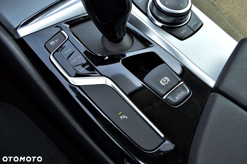 BMW Seria 5 518d - 19