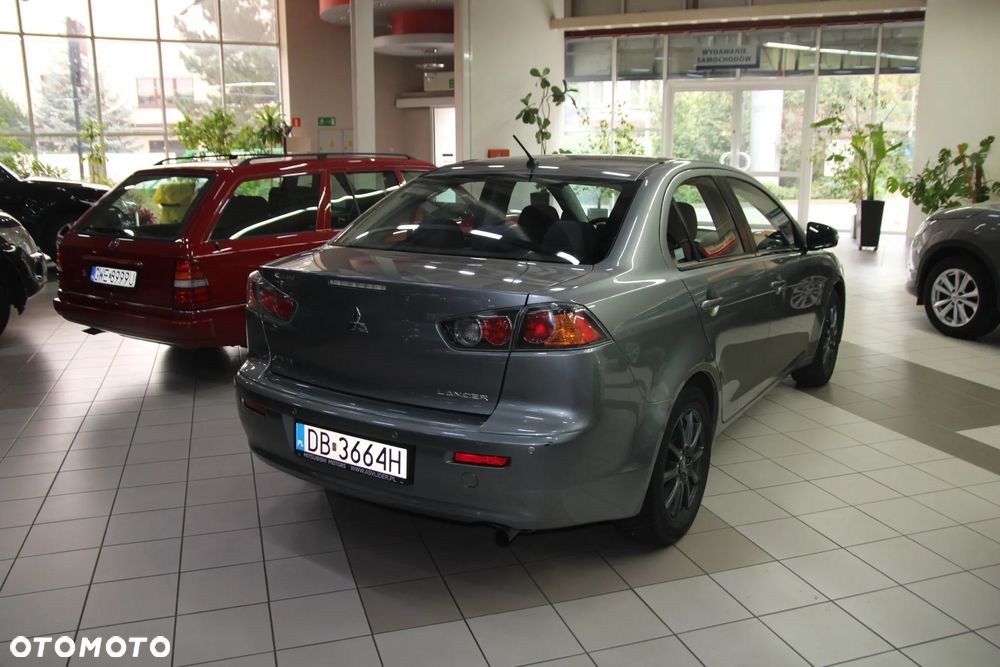 Mitsubishi Lancer 1.6 Invite - 3