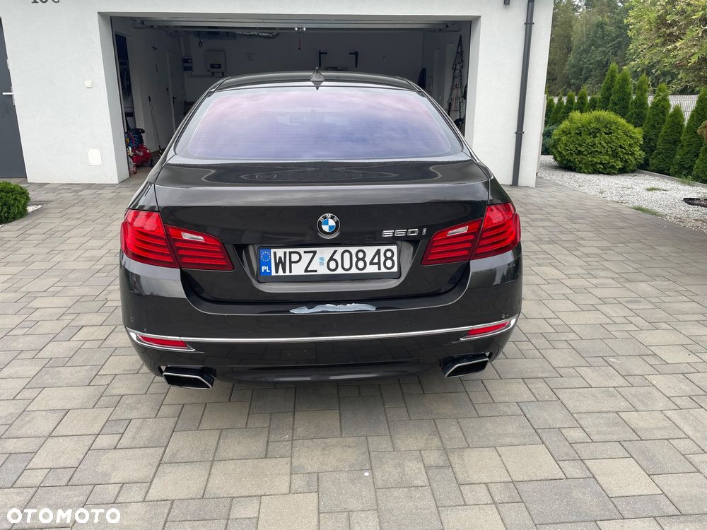 BMW Seria 5 550i - 5