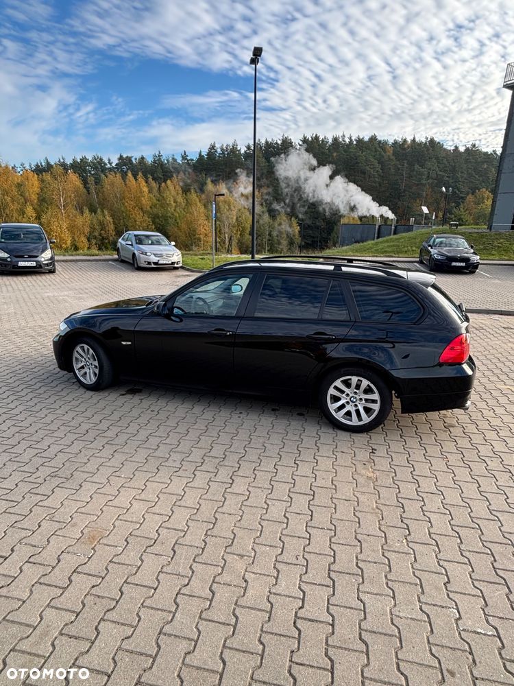 BMW Seria 3 318i - 5