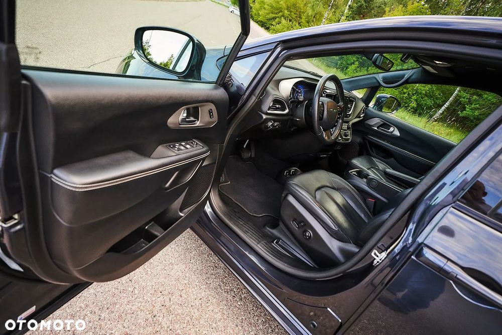 Chrysler Pacifica - 24