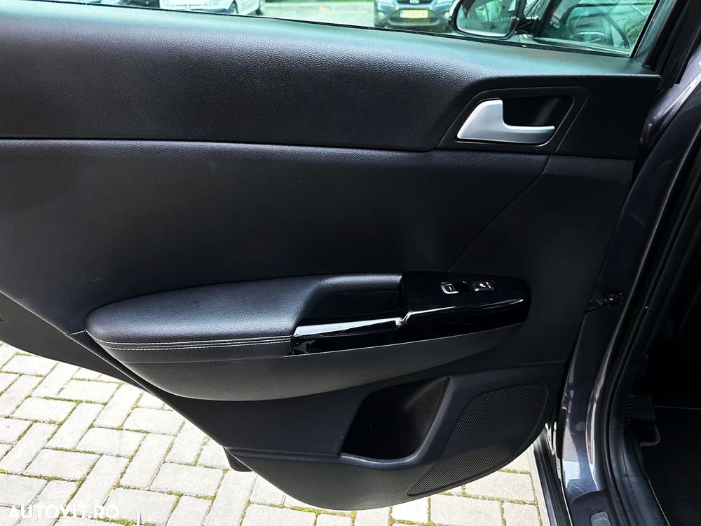 Kia Sportage 2,0 CRDI AWD GT Line - 32