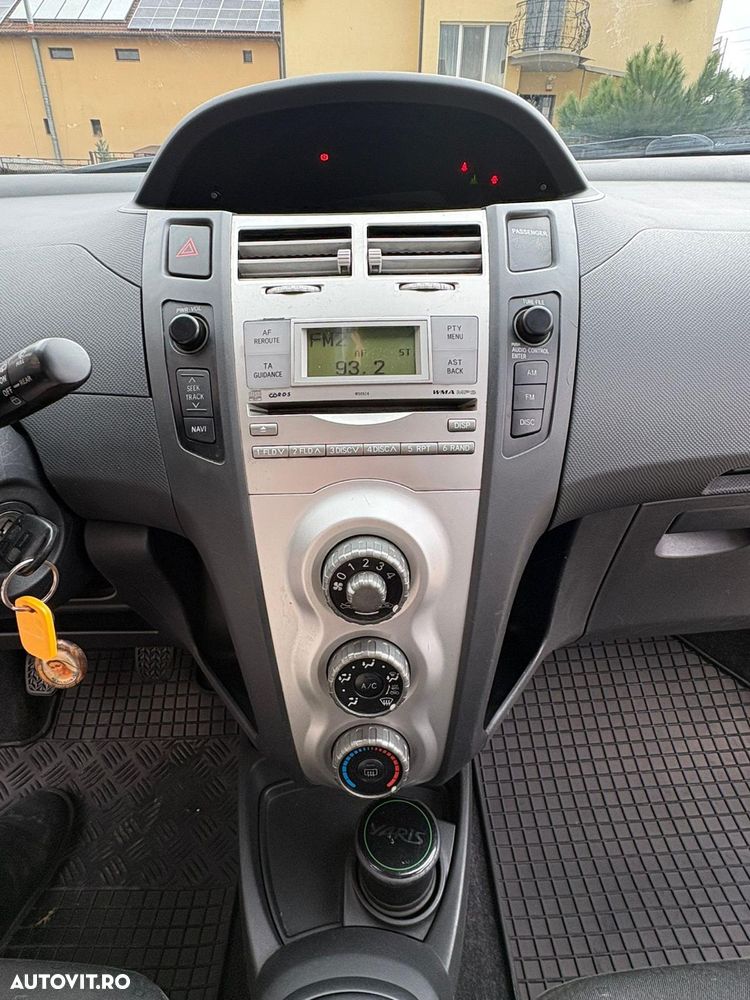 Toyota Yaris - 12
