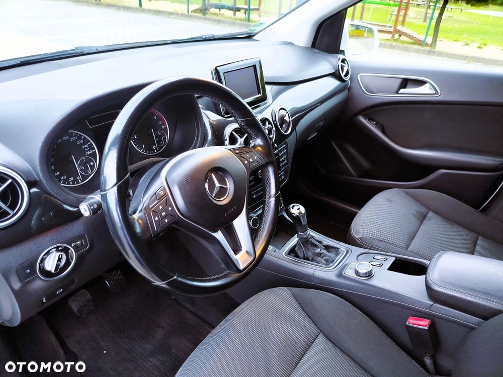 Mercedes-Benz Klasa B 180 CDI (BlueEFFICIENCY) - 33