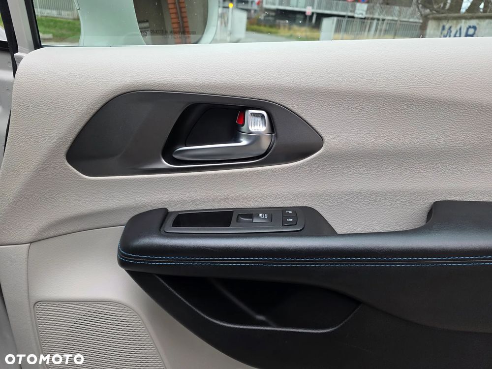 Chrysler Pacifica - 35