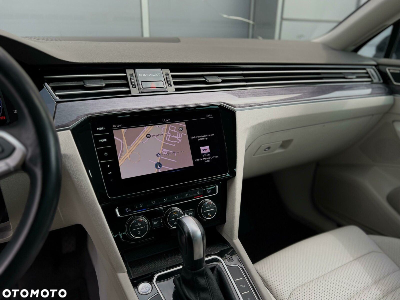 Volkswagen Passat - 12