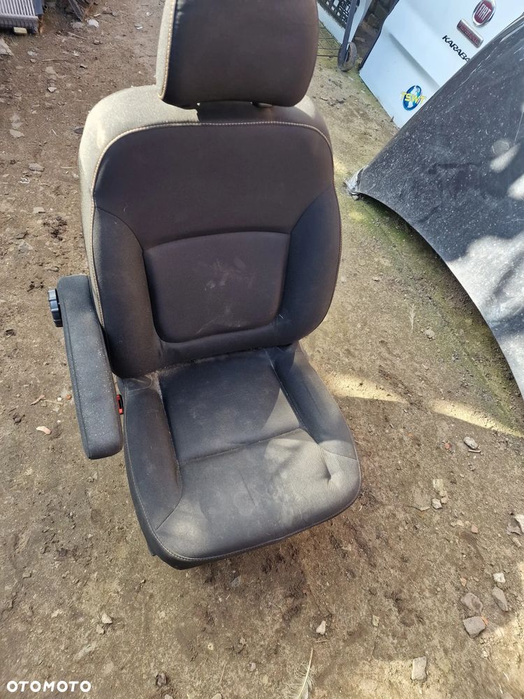 Fotele kierowcy trafic III vivaro B talento - 1