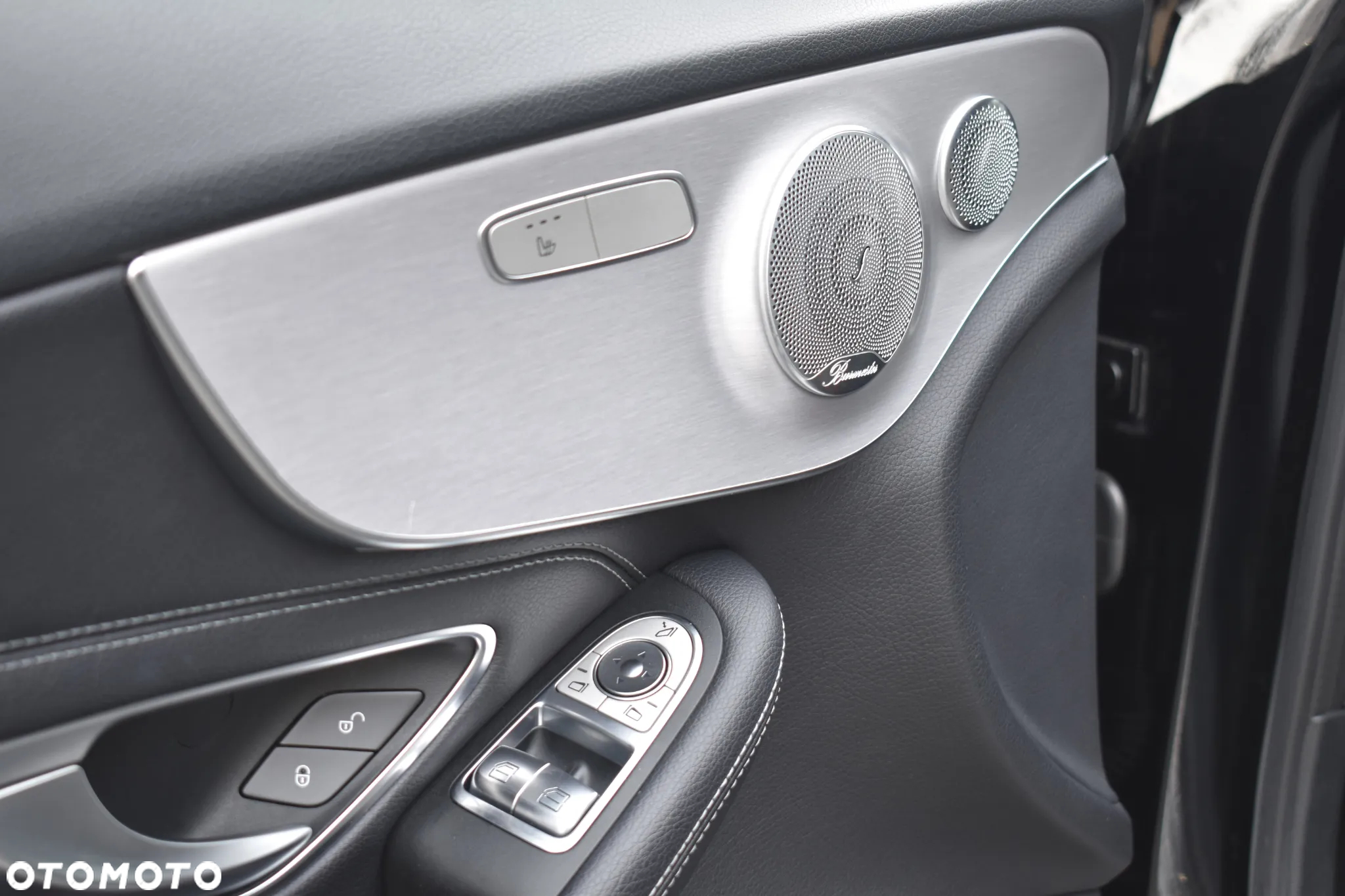 Mercedes-Benz Klasa C 300 9G-TRONIC - 34