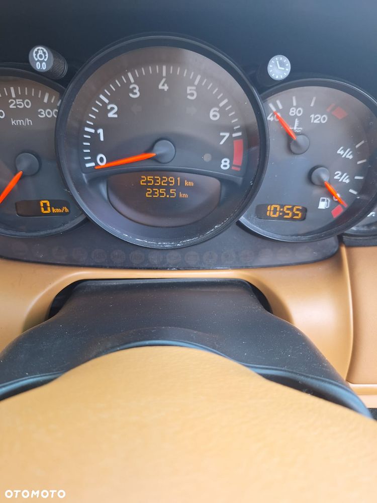 Porsche 911 Carrera - 5