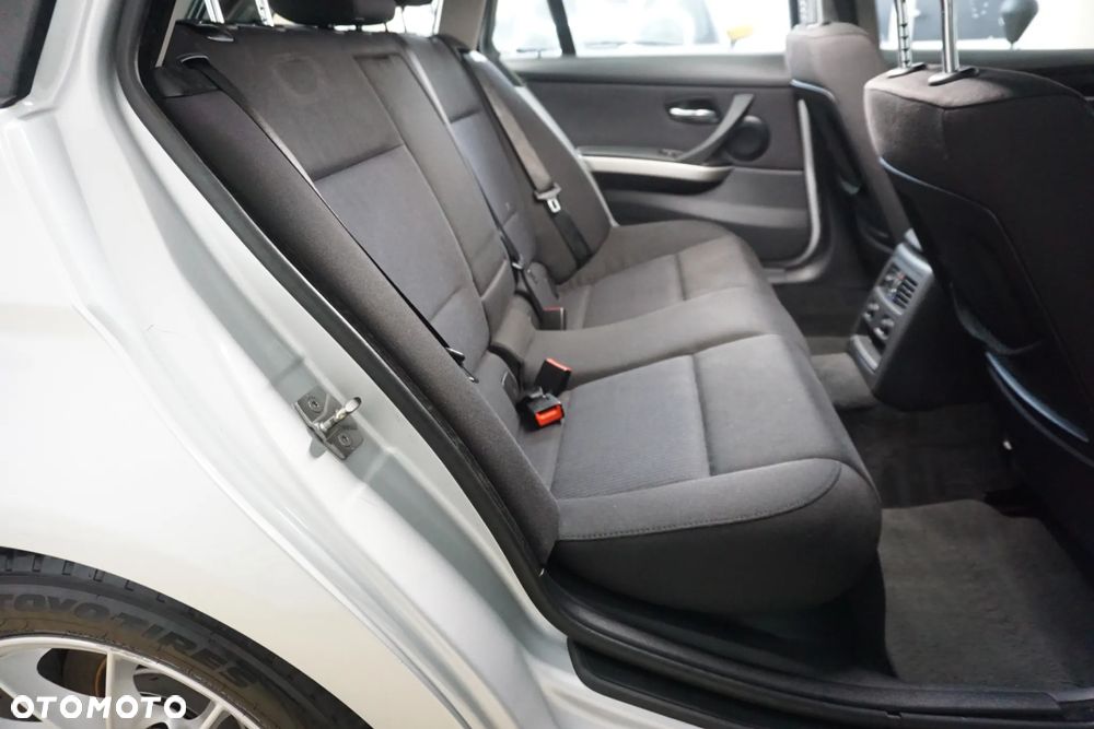 BMW Seria 3 318d - 26