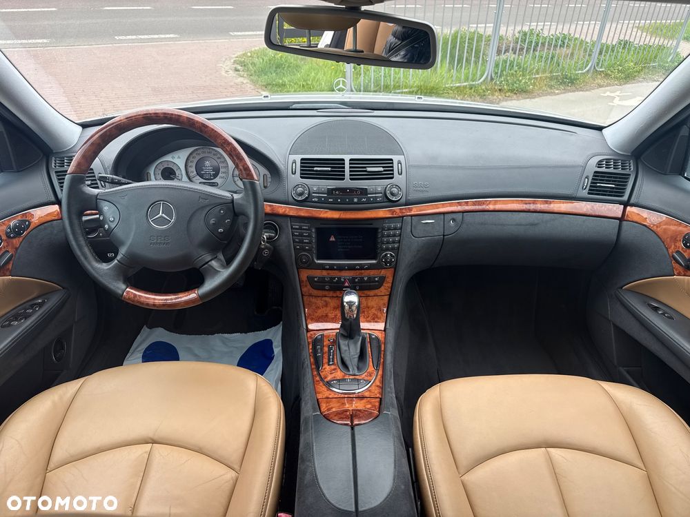 Mercedes-Benz Klasa E 500 4-Matic T Avantgarde - 13