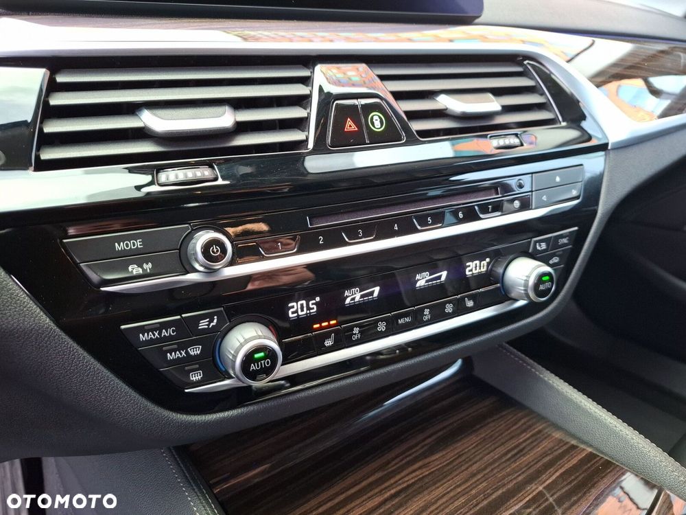 BMW Seria 5 520d xDrive Luxury Line sport - 29