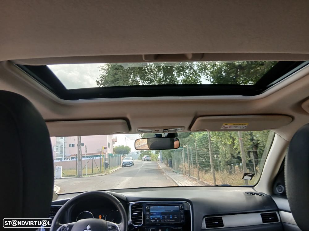 Mitsubishi Outlander 2.2 DI-D Instyle Navi - 12