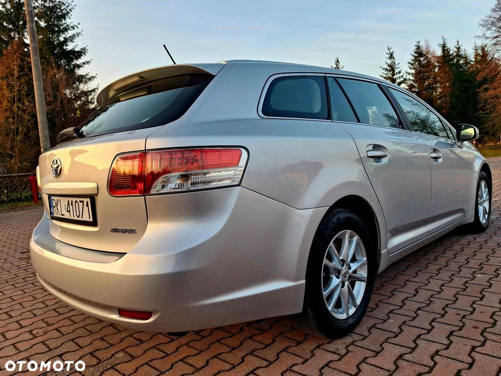 Toyota Avensis 1.8 Executive - 9