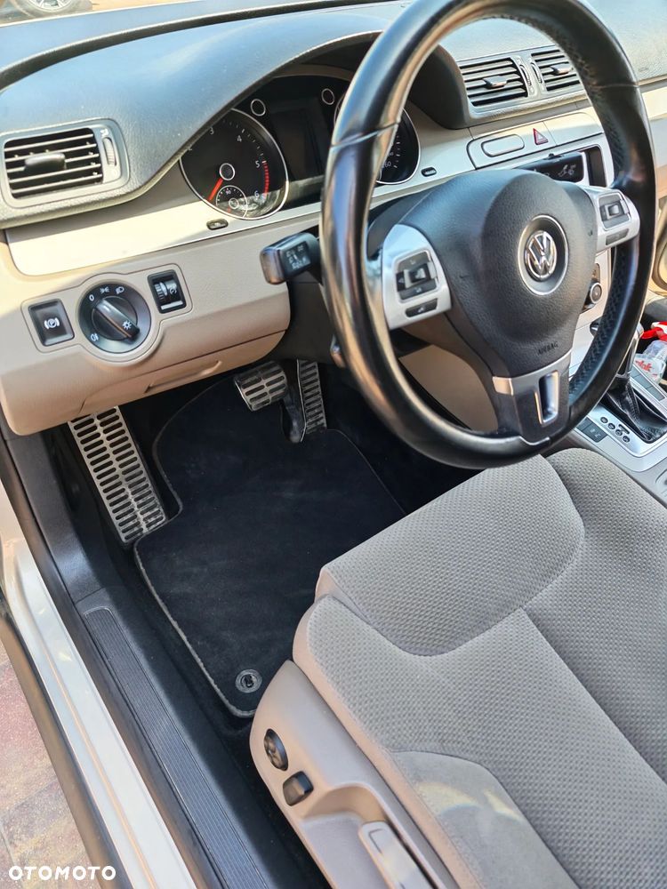 Volkswagen Passat 2.0 TDI DPF DSG Comfortline - 10