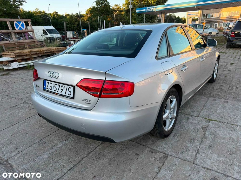 Audi A4 Limousine - 3