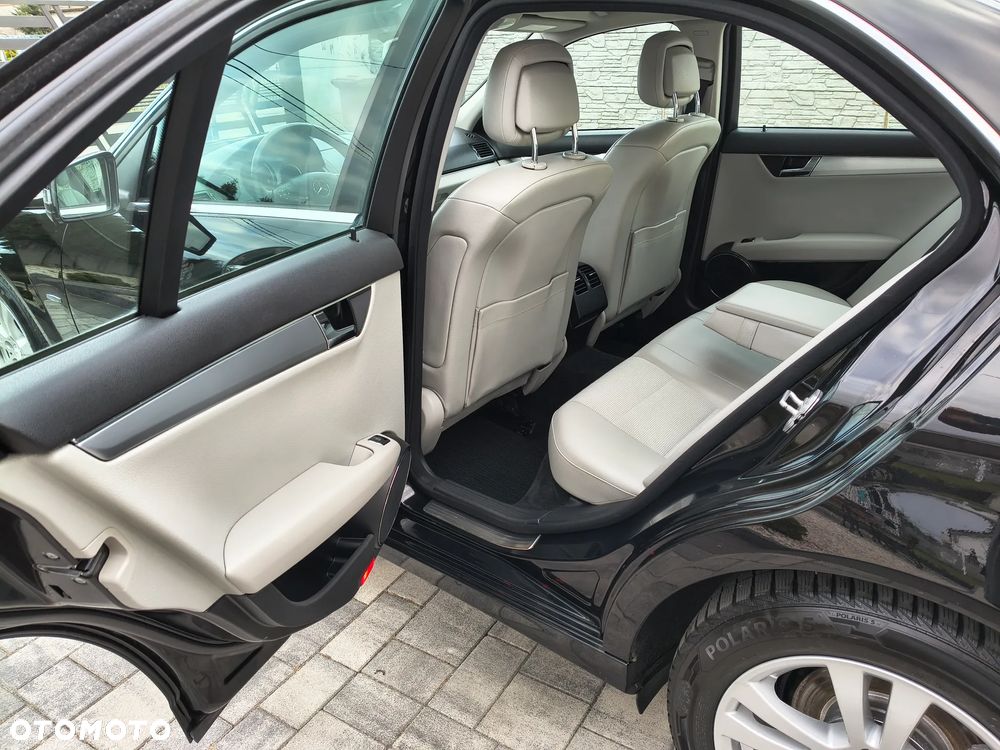 Mercedes-Benz Klasa C 180 Kompressor BlueEFFICIENCY Avantgarde - 16