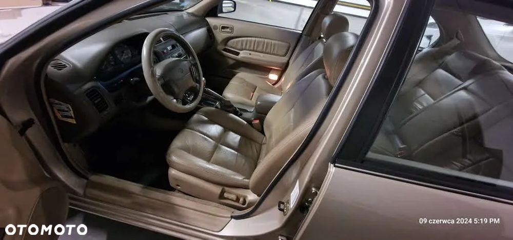 Nissan Maxima QX 3.0 SE - 9