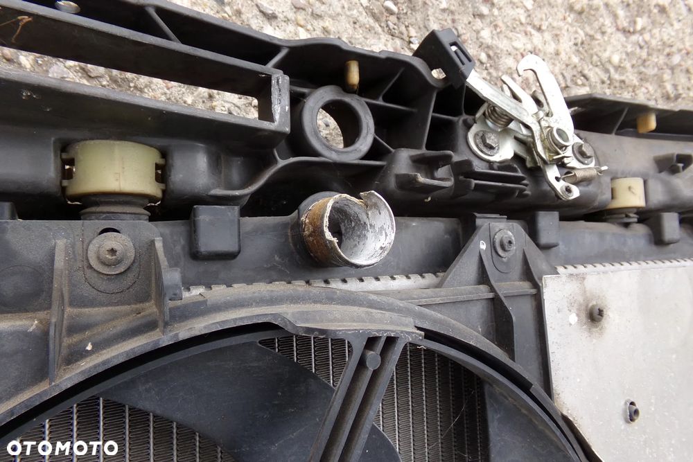 Pas przedni 9687711380 z chłodnicami i wentylatorem Peugeot 207 1.6VTI - 3