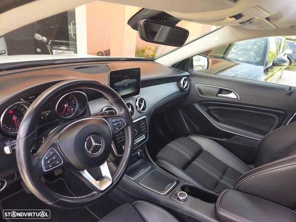 Mercedes-Benz GLA 200 d 7G-DCT Urban - 8
