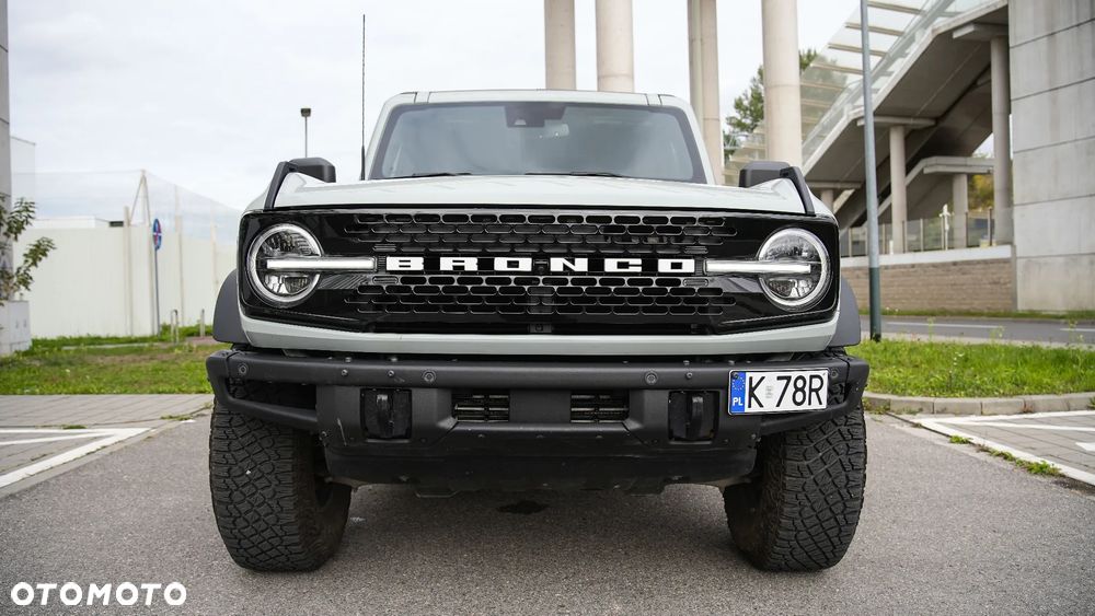 Ford Bronco - 1