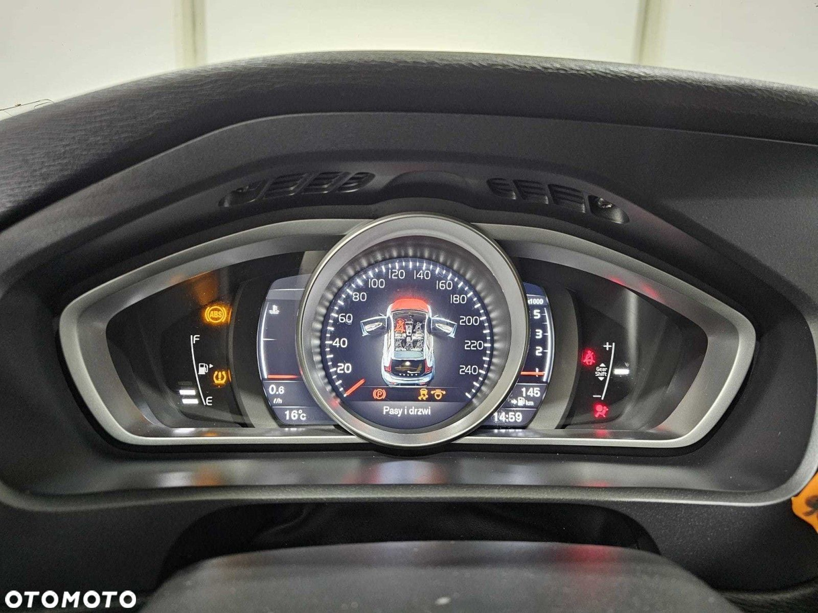 Volvo V40 - 13