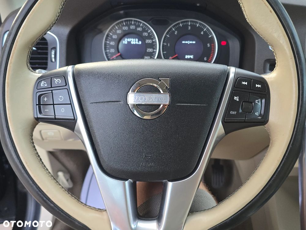 Volvo V60 D3 Summum - 31