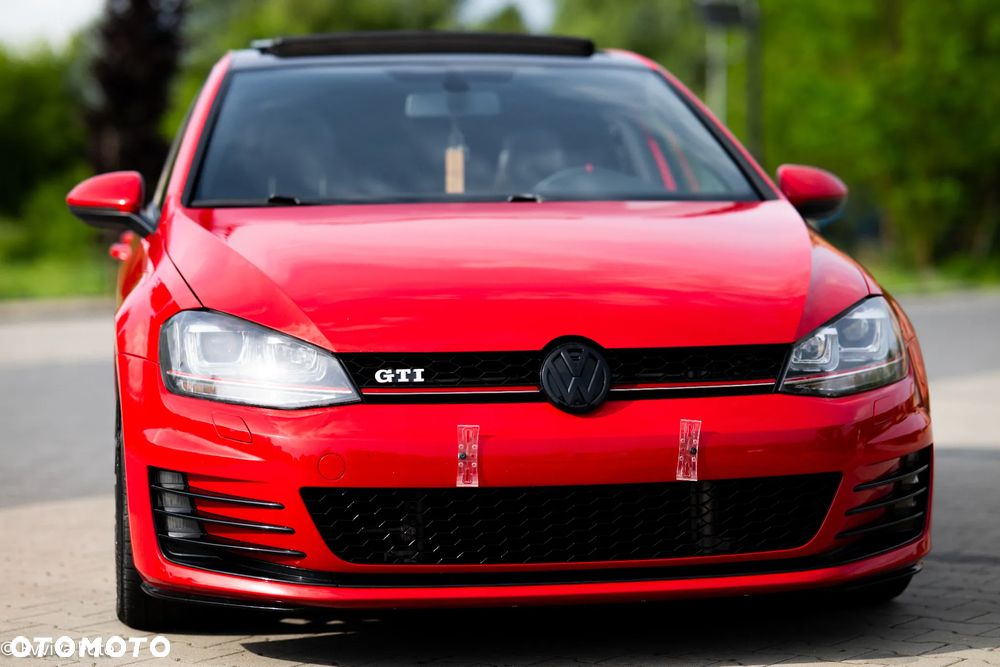 Volkswagen Golf - 10