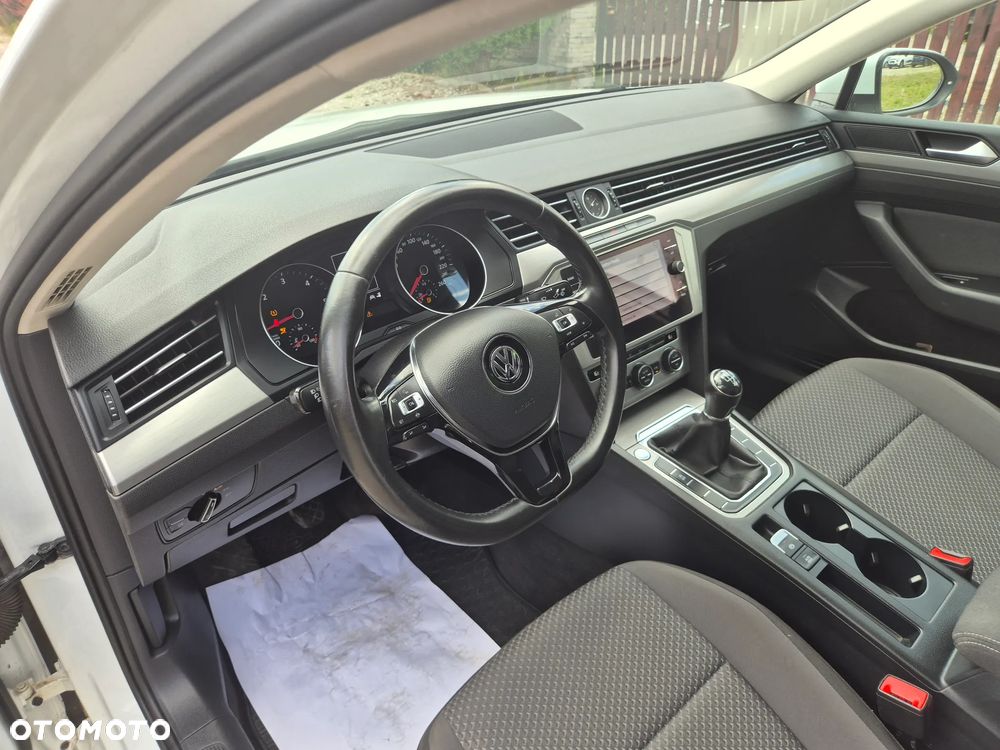 Volkswagen Passat 2.0 TDI SCR Highline - 9
