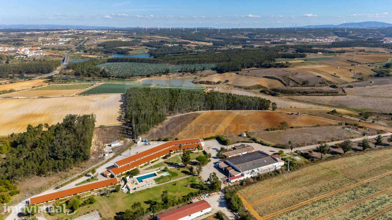 Parcela de terreno rústico de 2.350m2 em Atouguia da Baleia - Grande imagem: 4/46