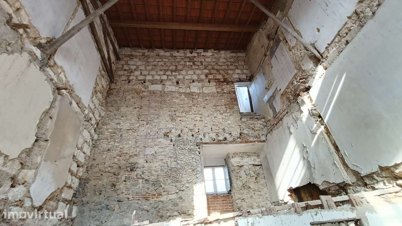 Prédio de 3 pisos vendido c/ Projecto Aprovado - Grande imagem: 2/7