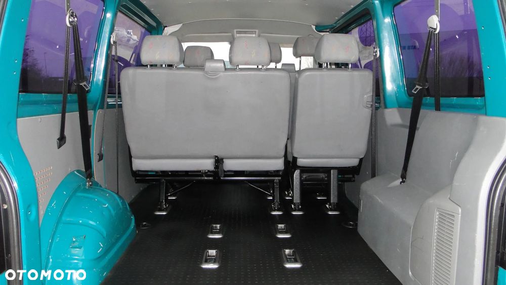 Volkswagen Transporter Shuttle L1 - 12