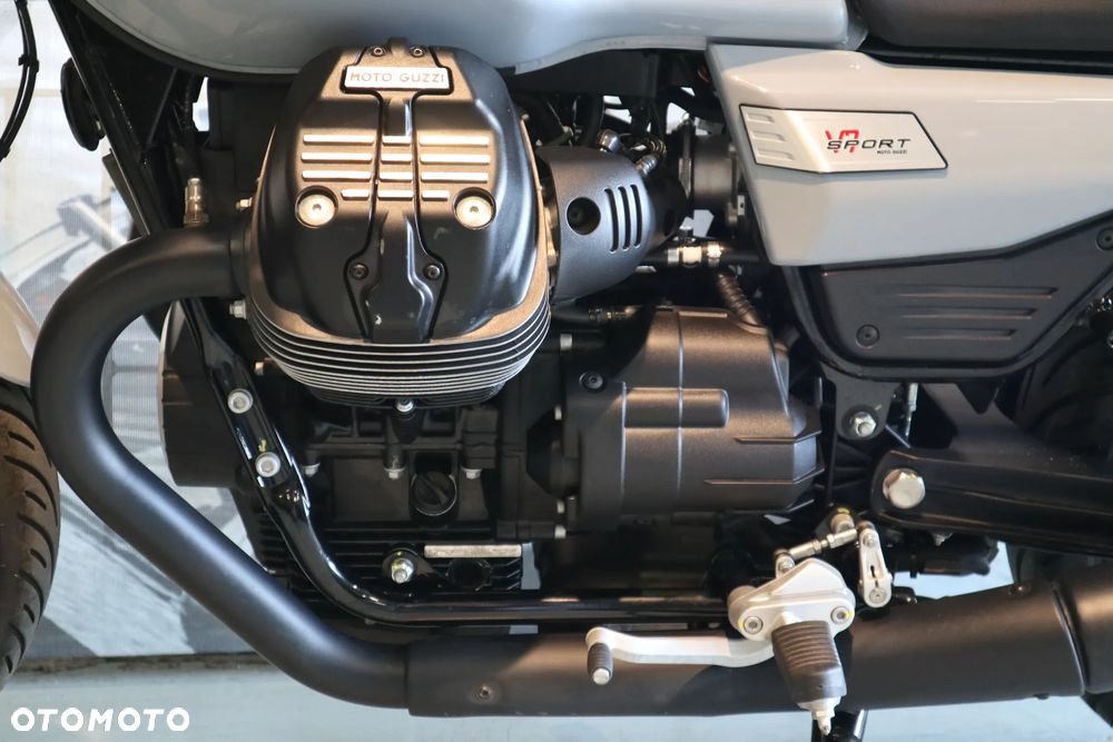 Moto Guzzi V7 - 8
