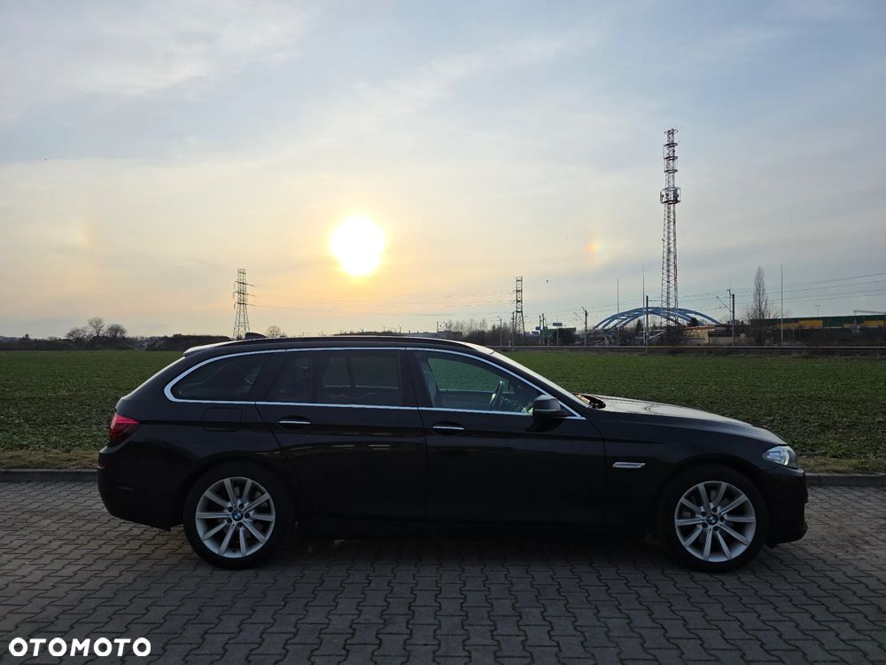 BMW Seria 5 525d xDrive Sport-Aut Luxury Line - 2