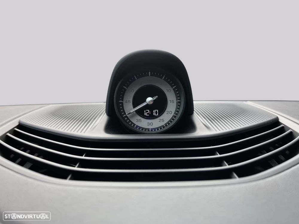 Porsche Taycan Sport Turismo - 12