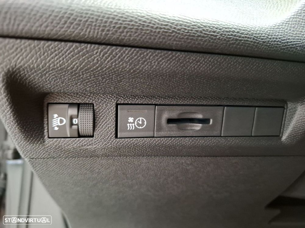 Peugeot e-308 SW 54 kWh Allure - 21