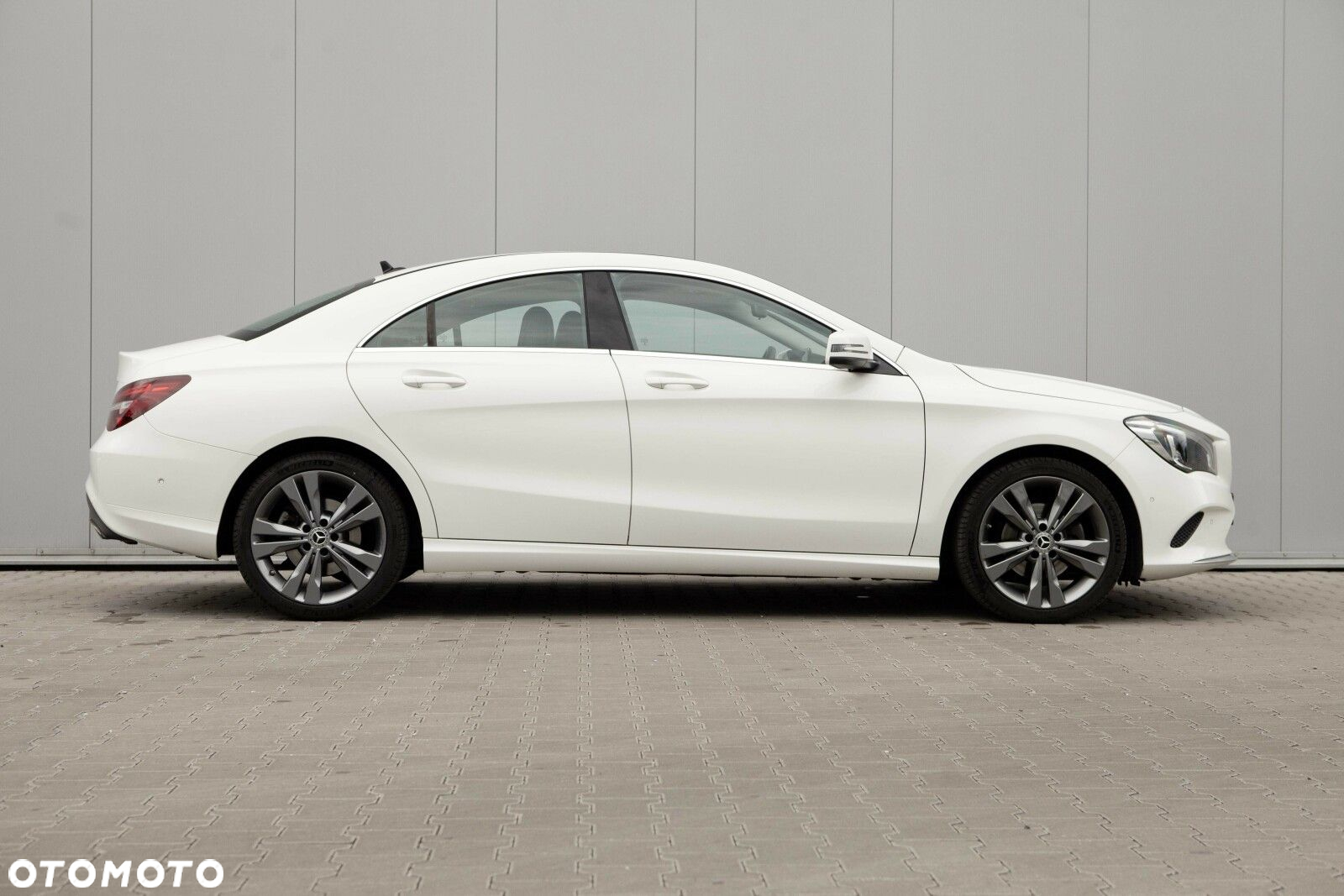 Mercedes-Benz CLA 180 7G-DCT - 7