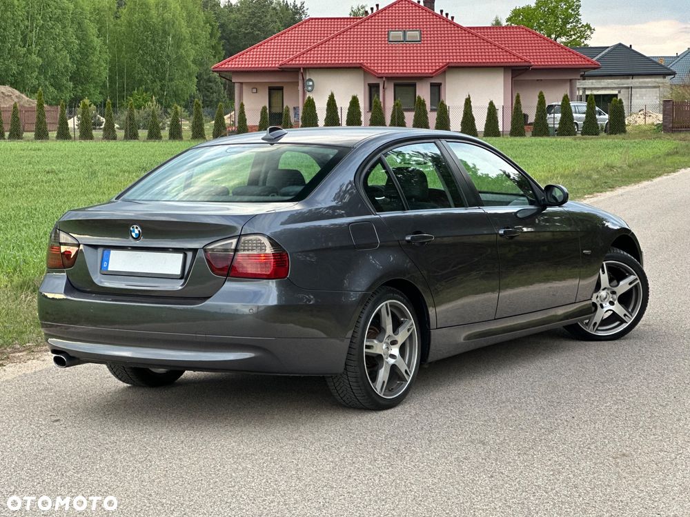 BMW Seria 3 318i - 4
