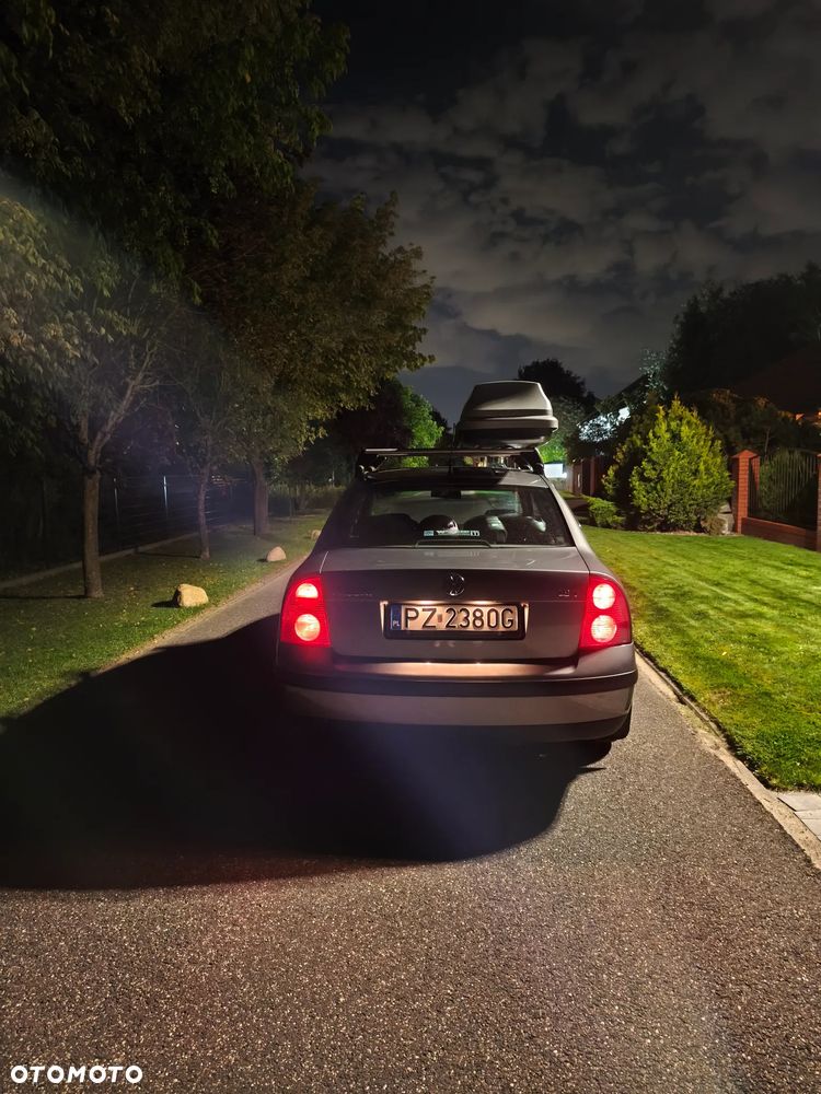 Volkswagen Passat 1.8T Comfortline - 12